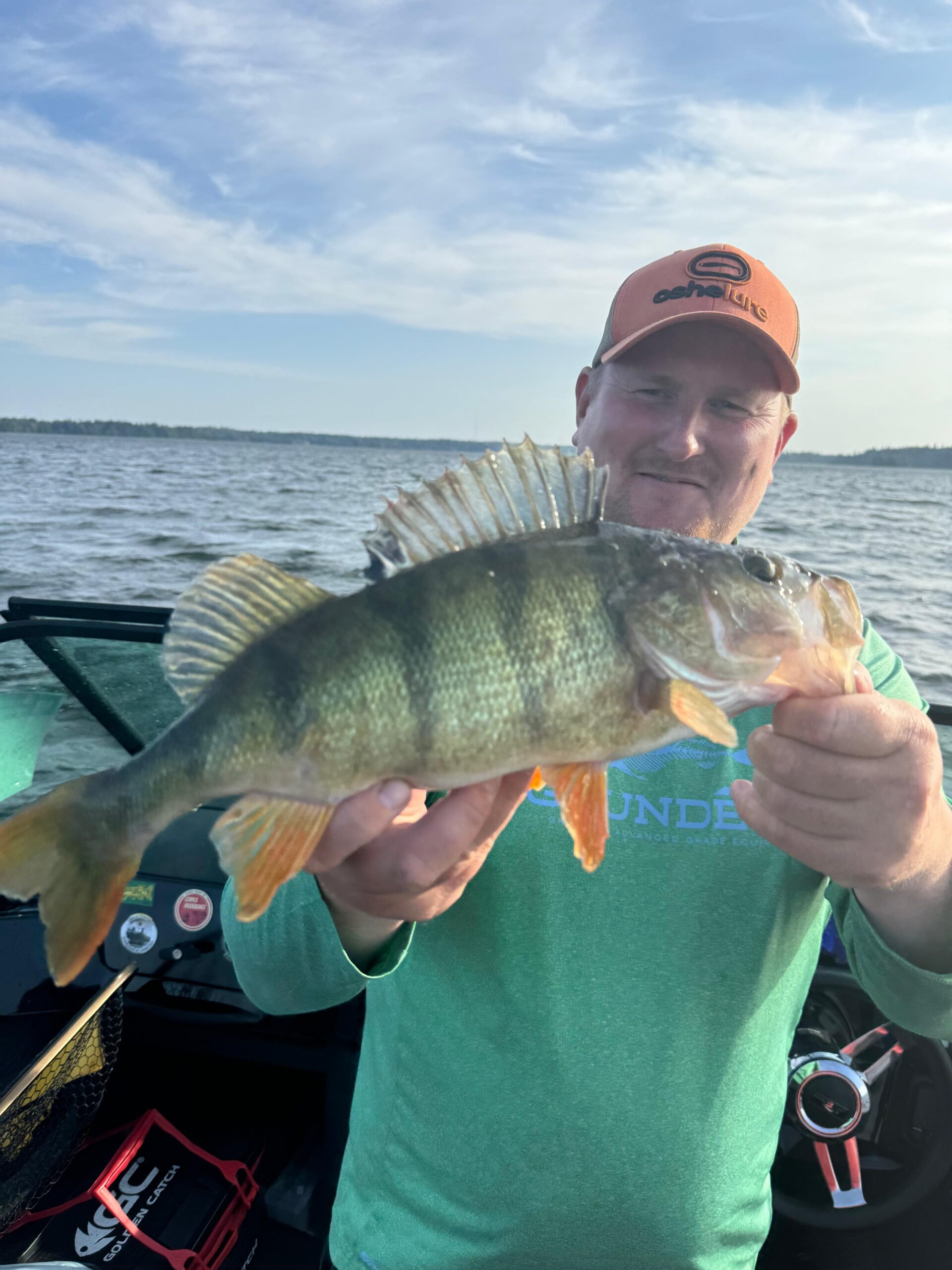 Asaru makšķerēšana upē